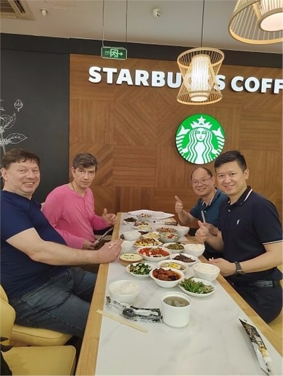 與客戶進行簡單的午餐。.jpg