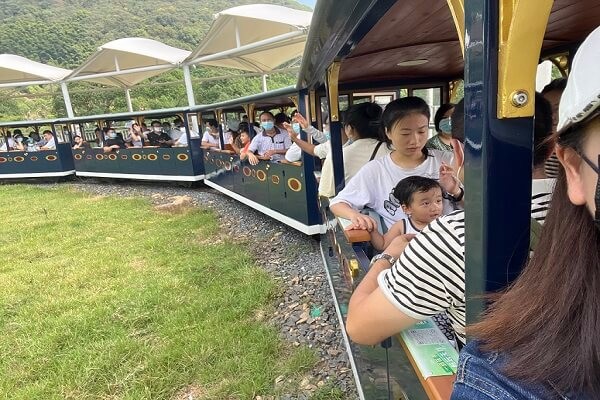 秋高氣爽，大家跟隨艾思捷一起團(tuán)建去呀.jpg